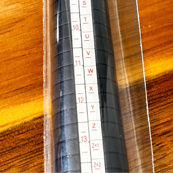 New Ring Sizer Plastic 2ways one stick the other you can try on to size - Picture 4 of 5